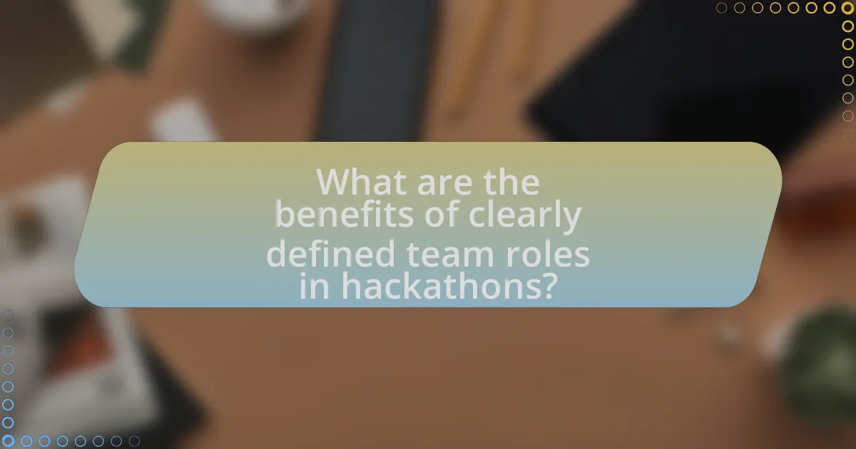 What are the benefits of clearly defined team roles in hackathons?